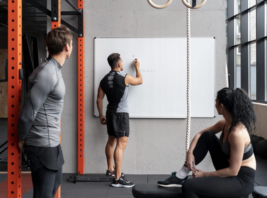 people-gym-talking-making-exercise-plans